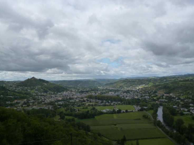 Espalion mit der Burgruine Calmont d'Olt (Fotorechte: schrittWeise)