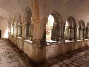 Der Kreuzgang der Muckross Abbey