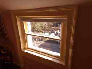 Der Blick auf die Oscar Wilde-Skulptur