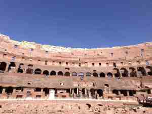 Die gegenüberliegenden Ränge