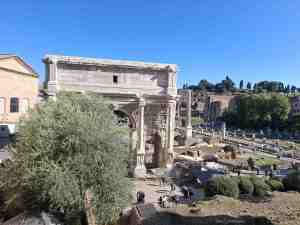 Das Forum mit dem Septimius-Severus-Bogen