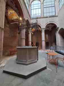Im Innenhof des Palazzo